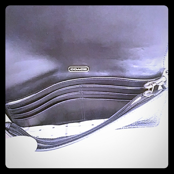 NWOT Coach Patent Leather Clutch/Wristlet - Picture 7 of 8